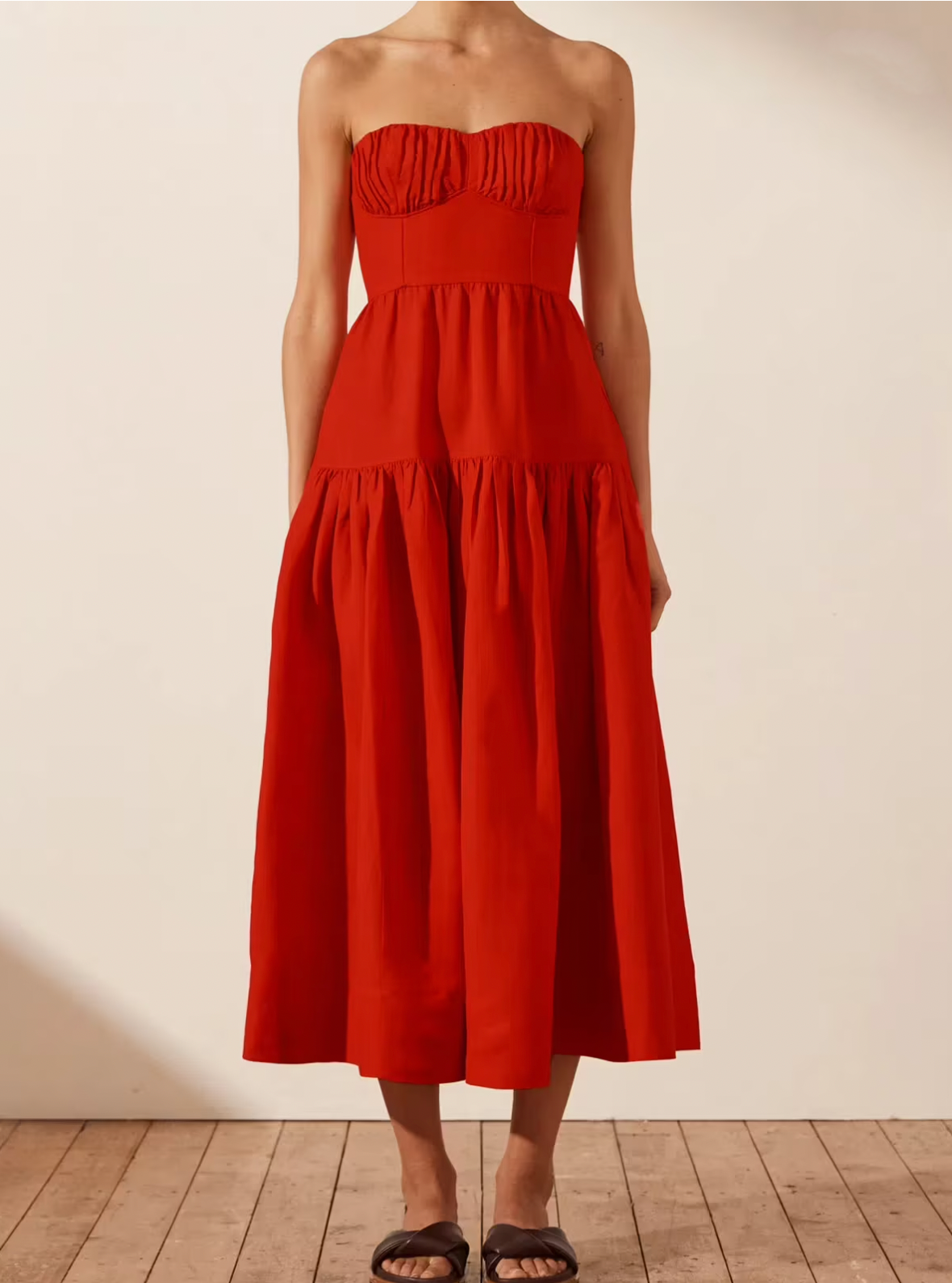 Shona Joy - Jules Linen Strapless Ruched Midi in Lipstick Red