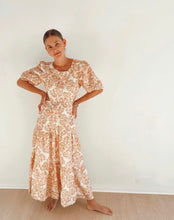 Load image into Gallery viewer, Charlie Holiday - Flores Midi Dress
