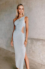 Load image into Gallery viewer, Verge Girl - Moment In Time Midi Dress
